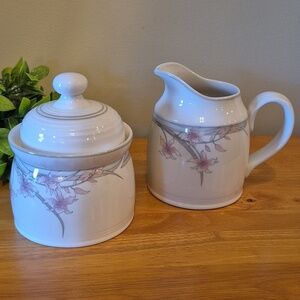 ROYAL DOULTON 1983 Lambethware Fresh Flowers Mayfair Cream and Sugar Set